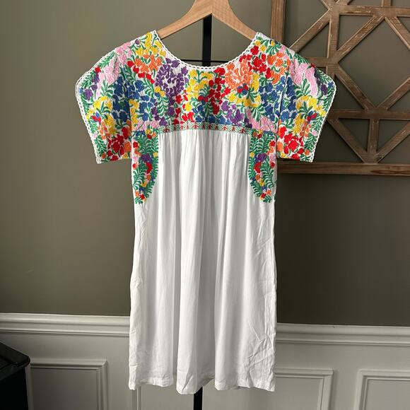 J. Marie Floral Embroidered Shift Mini Marie Dress Size Small - Picture 7 of 7